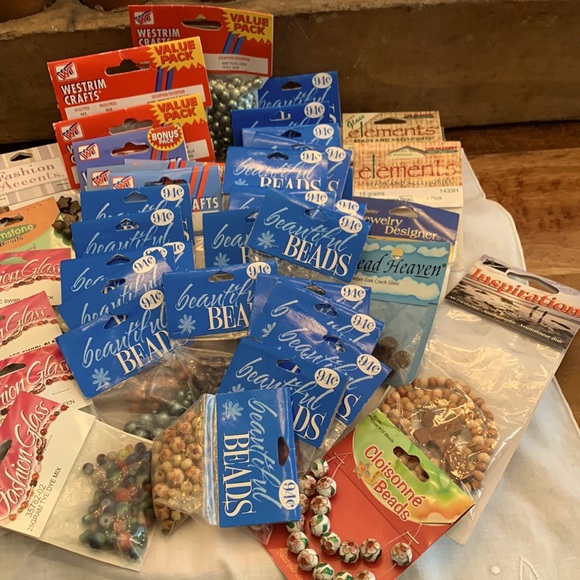 35 packets of beads to create your own custom jewelry. - Picture 2 of 7